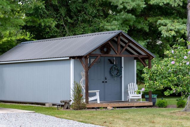812 S lakeside Drive, Syracuse, IN 46567