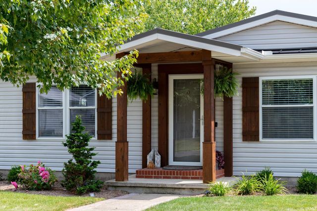 812 S lakeside Drive, Syracuse, IN 46567