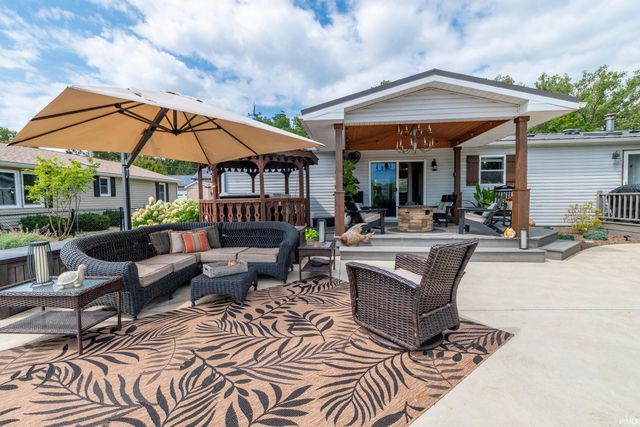 812 S lakeside Drive, Syracuse, IN 46567