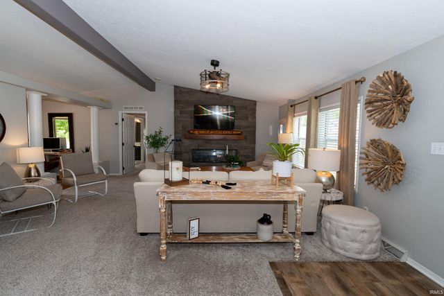 812 S lakeside Drive, Syracuse, IN 46567