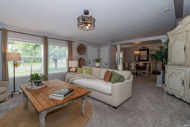 812 S lakeside Drive, Syracuse, IN 46567
