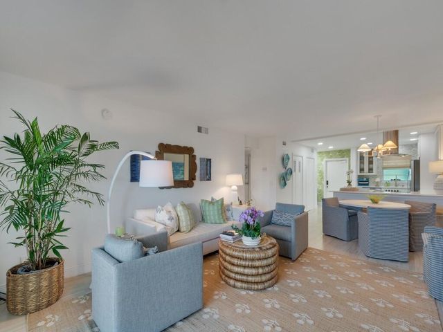 4049 Ocean Drive 402, Vero Beach, FL 32963