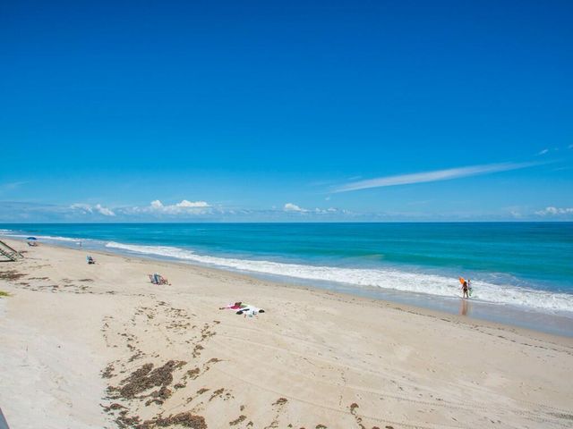 4049 Ocean Drive 402, Vero Beach, FL 32963