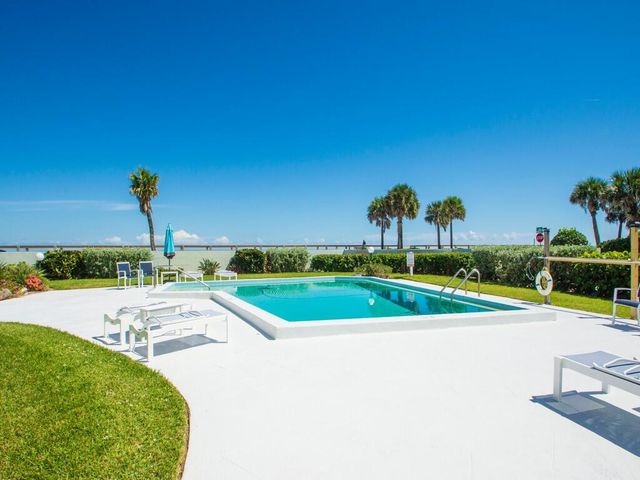 4049 Ocean Drive 402, Vero Beach, FL 32963