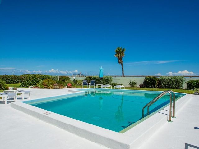 4049 Ocean Drive 402, Vero Beach, FL 32963