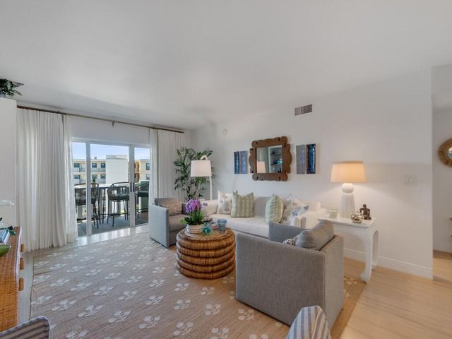 4049 Ocean Drive 402, Vero Beach, FL 32963