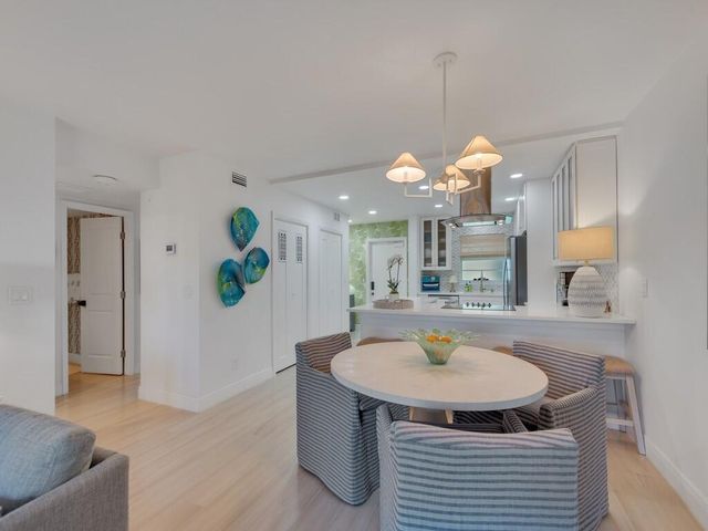 4049 Ocean Drive 402, Vero Beach, FL 32963