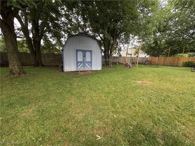 110 Habant Drive, Amherst, OH 44001