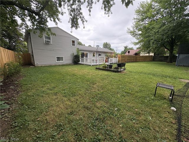 110 Habant Drive, Amherst, OH 44001