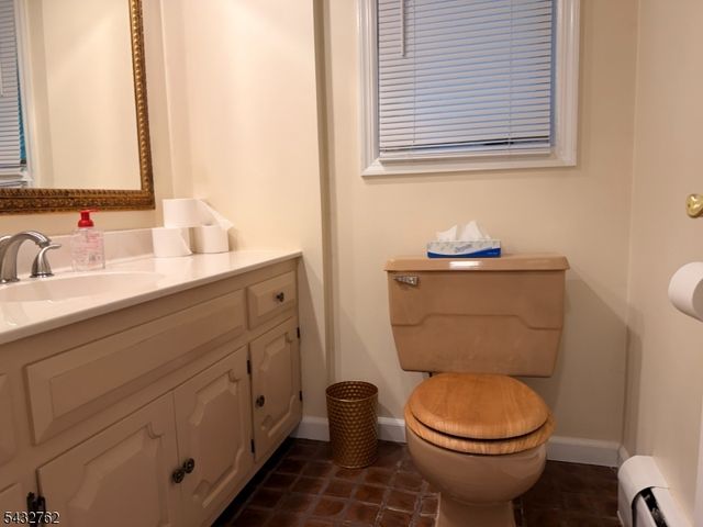 84 Scudders Rd, Sparta Twp., NJ 07871