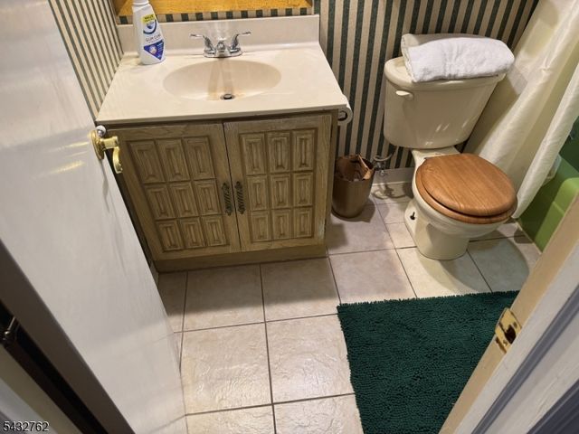 84 Scudders Rd, Sparta Twp., NJ 07871