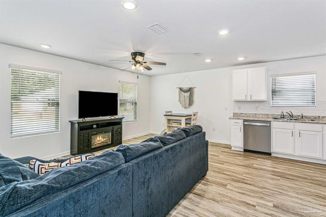 2536 Sutton Place Dr, Cantonment, FL 32533