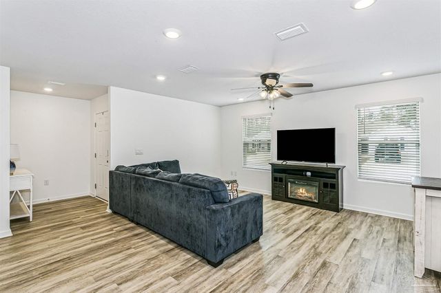 2536 Sutton Place Dr, Cantonment, FL 32533