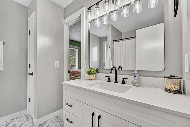 150 INDIAN POINTE DR, Hardy, VA 24101