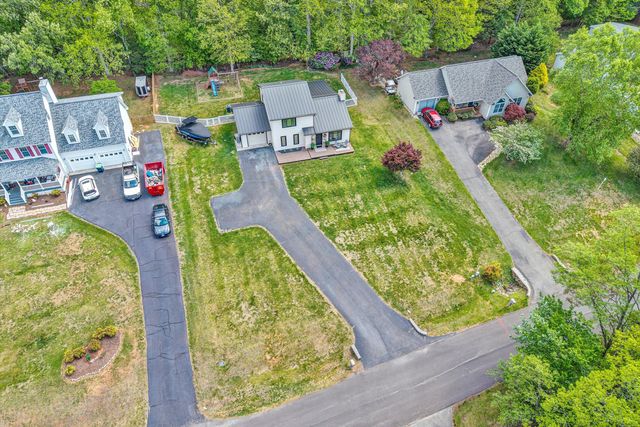 150 INDIAN POINTE DR, Hardy, VA 24101