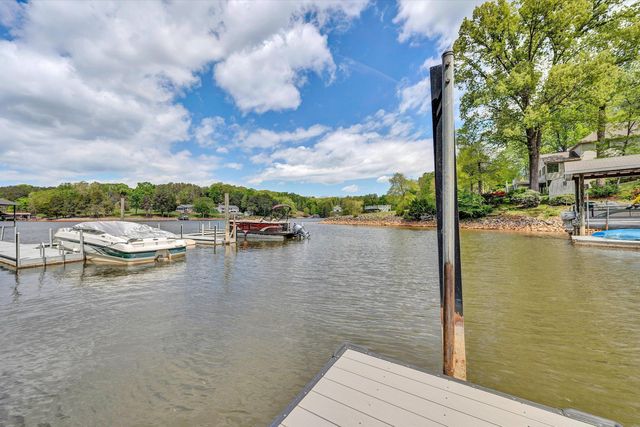 150 INDIAN POINTE DR, Hardy, VA 24101