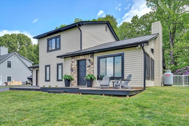 150 INDIAN POINTE DR, Hardy, VA 24101