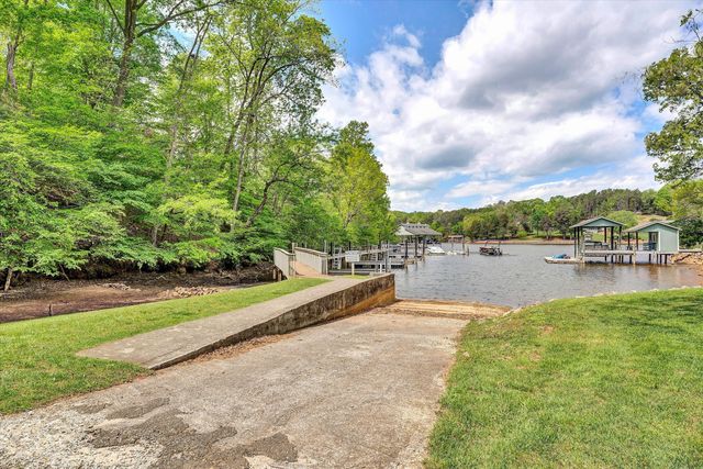 150 INDIAN POINTE DR, Hardy, VA 24101