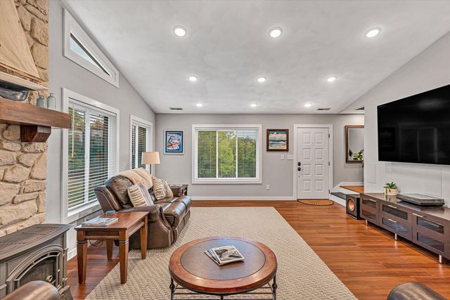 150 INDIAN POINTE DR, Hardy, VA 24101