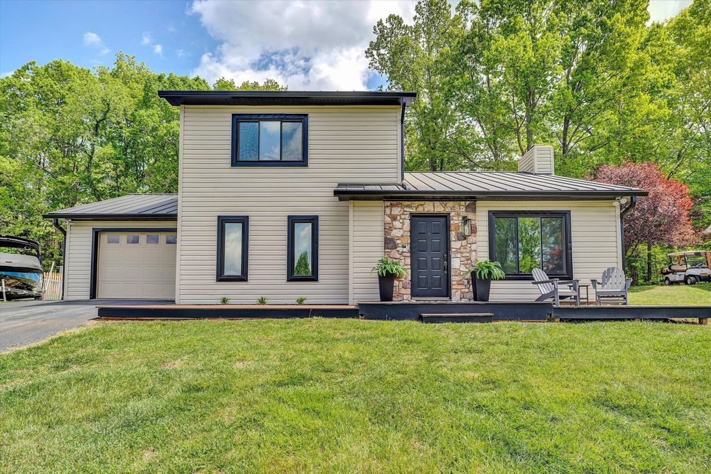150 INDIAN POINTE DR, Hardy, VA 24101