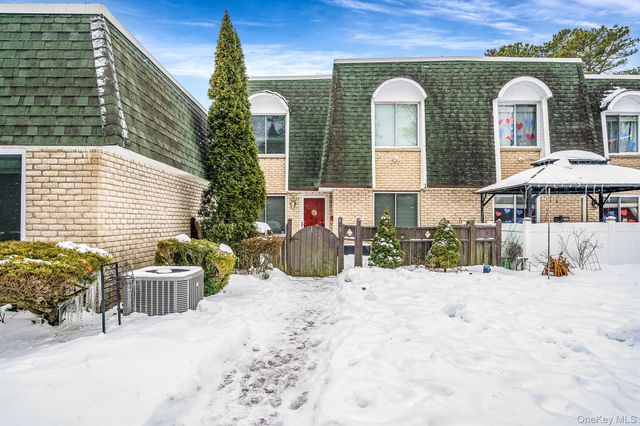 615 Blue Ridge Drive 615, Medford, NY 11763