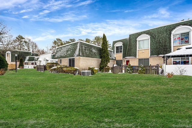 615 Blue Ridge Drive 615, Medford, NY 11763