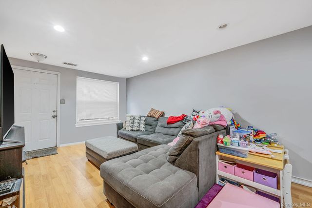 615 Blue Ridge Drive 615, Medford, NY 11763