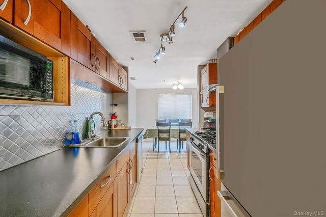 615 Blue Ridge Drive 615, Medford, NY 11763