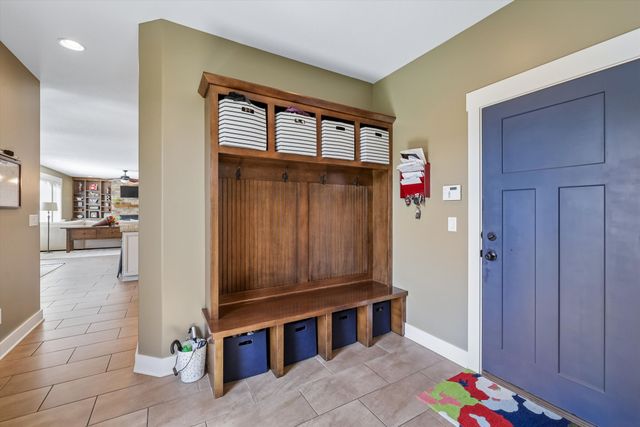 9600 Wickham Drive, Johnston, IA 50131