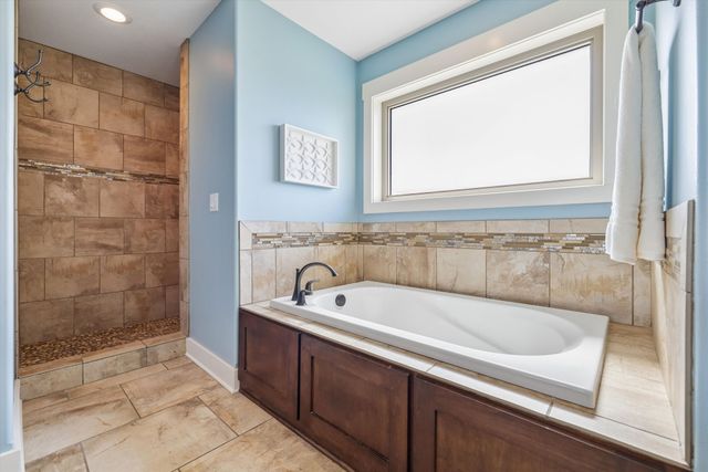 9600 Wickham Drive, Johnston, IA 50131