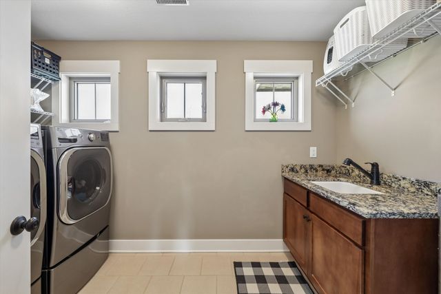 9600 Wickham Drive, Johnston, IA 50131