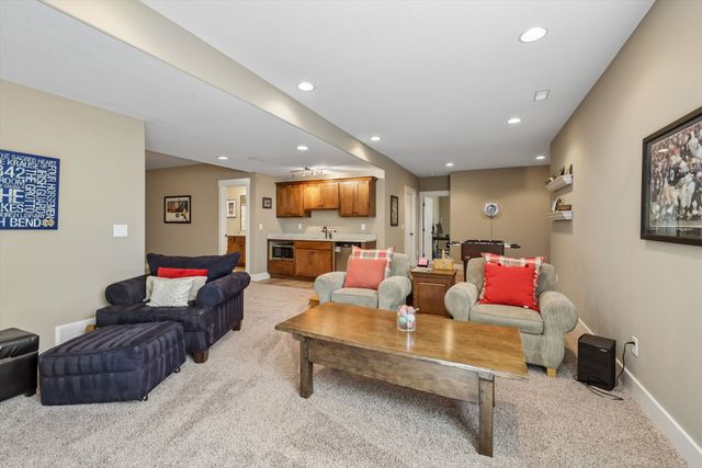 9600 Wickham Drive, Johnston, IA 50131