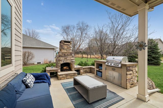 9600 Wickham Drive, Johnston, IA 50131