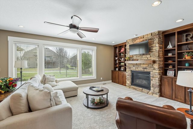 9600 Wickham Drive, Johnston, IA 50131