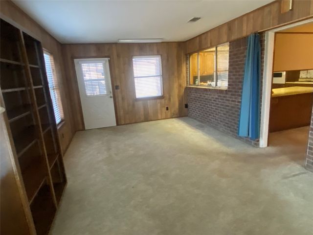 610 Wilburn Drive, Paris, TX 75460