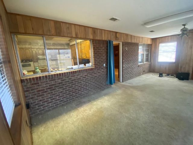 610 Wilburn Drive, Paris, TX 75460