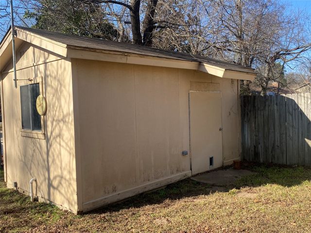 610 Wilburn Drive, Paris, TX 75460