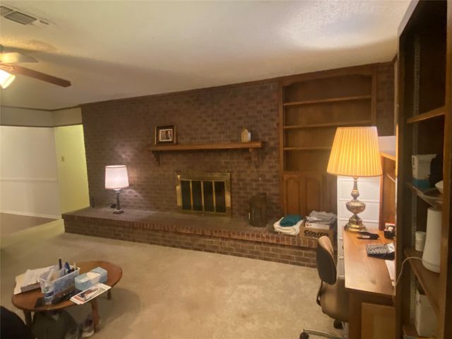 610 Wilburn Drive, Paris, TX 75460