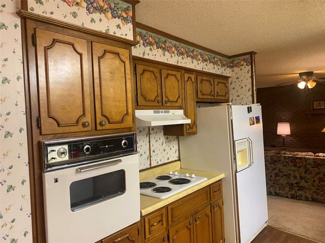 610 Wilburn Drive, Paris, TX 75460