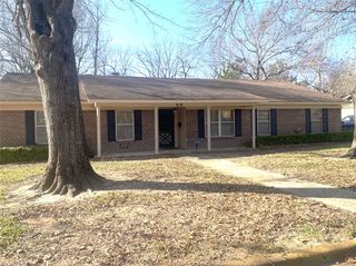 610 Wilburn Drive, Paris, TX 75460