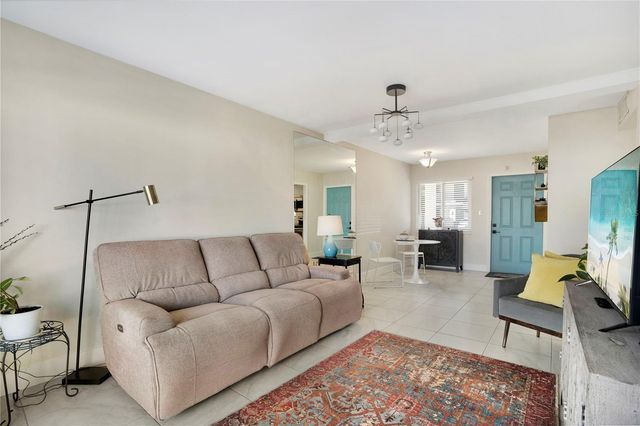 2211 SUNSET DRIVE E3, Bradenton, FL 34207