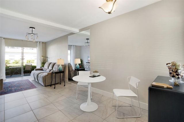 2211 SUNSET DRIVE E3, Bradenton, FL 34207