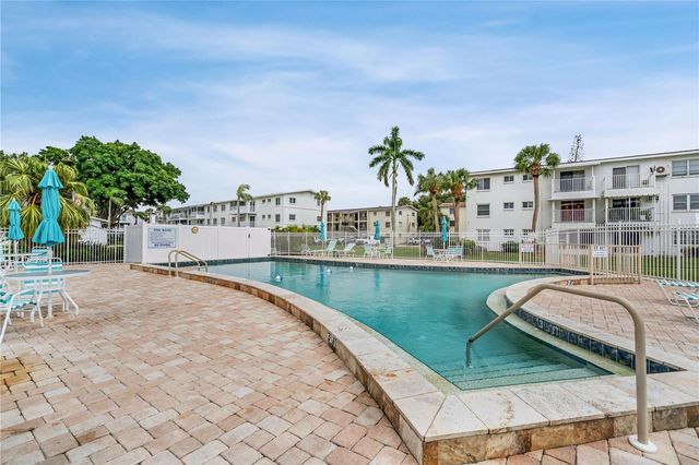 2211 SUNSET DRIVE E3, Bradenton, FL 34207