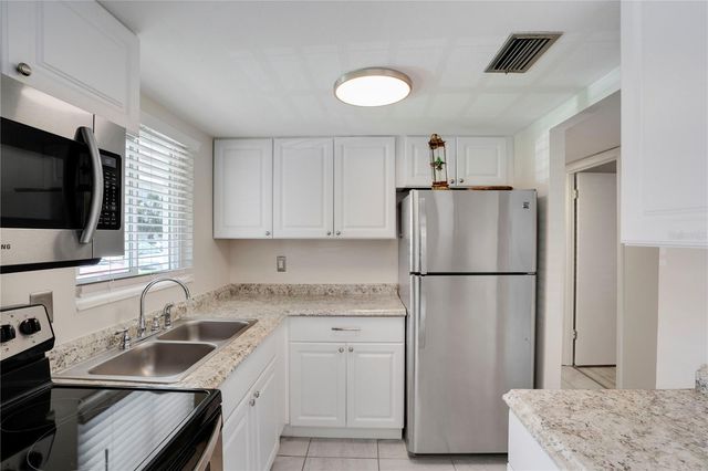 2211 SUNSET DRIVE E3, Bradenton, FL 34207