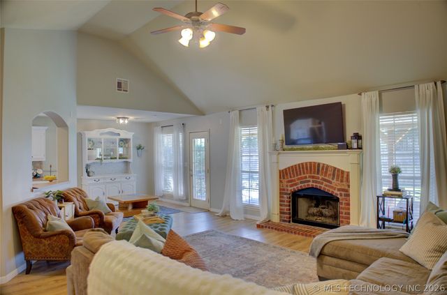 1106 W 119th Street S, Jenks, OK 74037