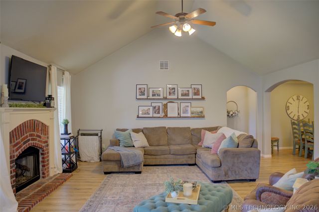 1106 W 119th Street S, Jenks, OK 74037
