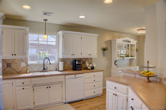 1106 W 119th Street S, Jenks, OK 74037