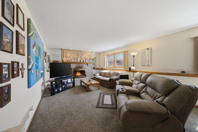 1549 Wayne Drive, Crete, IL 60417