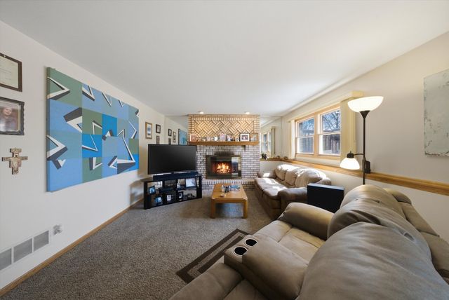 1549 Wayne Drive, Crete, IL 60417