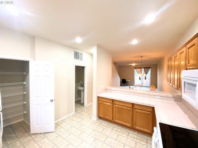 17446 Sw OCTOBER Ct, Beaverton, OR 97003